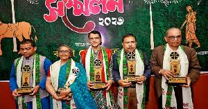 লেখক চক্র পুরস্কার পেলেন অনুপ্রাণন প্রকাশক আবু এম ইউসুফ