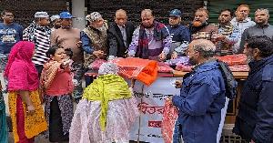 শীতার্তদের কম্বল দিল আইএফআইসি ব্যাংক বনশ্রী শাখা