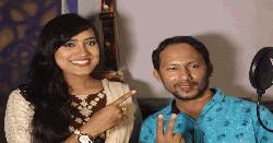 আশিক বন্ধুর কথায় লায়লার গান