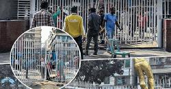 খেলা শুরুর আগে স্টেডিয়ামের গেট ভাঙলেন দর্শকরা