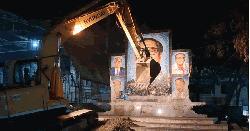 গুঁড়িয়ে দেওয়া হলো শেখ মুজিব ও জাতীয় চার নেতার ম্যুরাল