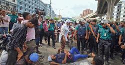 নগরীতে বাইরের সিএনজি চলতে দেওয়ার ‘আবদার’ নিয়ে সড়ক অবরোধ