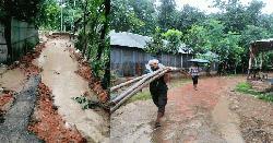 ফেনীতে বন্যার পরিস্থিতি উন্নতি দিকে, পানি নামার পর ক্ষয়ক্ষতি দৃশ্যমান
