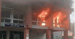 বরগুনা নির্বাচন অফিসে আগুন