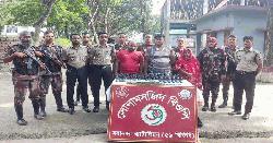 সোনামসজিদ সীমান্তে ফেন্সিডিল-ইয়াবা ও নগদ টাকাসহ ৩ জন আটক
