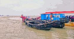 হাতিয়ার সঙ্গে সারা দেশের নৌ-যোগাযোগ বন্ধ