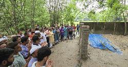 মাইলস্টোনে নিহত দেবীদ্বারে মাহতাবের সমাধিতে বিমান বাহিনীর শ্রদ্ধা
