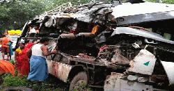 ঝাড়খণ্ডে বাস-ট্রাকের সংঘর্ষে ১৮ পুণ্যার্থী নিহত