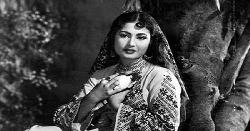 মীনা কুমারী: ঝলমলে পর্দার আড়ালে অর্থ উপার্জনের হাতিয়ার!  