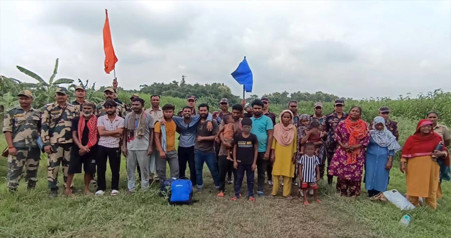 মেহেরপুর সীমান্ত দিয়ে ১৭ বাংলাদেশিকে হস্তান্তর করল বিএসএফ।