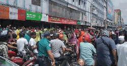 বনানীতে পোশাকশ্রমিকদের সড়ক অবরোধ, তীব্র যানজট