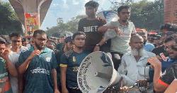 শাহবাগ মোড় অবরোধ করেছেন বুয়েট শিক্ষার্থীরা