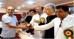 মাদার তেরেসা অ‍্যাওয়ার্ড পেলেন বদলগাছীর কৃতিসন্তান সাংবাদিক নাসির