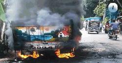 বালুবাহী ট্রাক চাপায় স্বামীর মৃত্যু, স্ত্রী আইসিইউতে