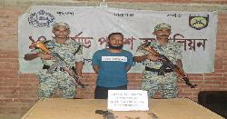 রোহিঙ্গা ক্যাম্পে অস্ত্র-গুলিসহ আরসা সদস্য আটক