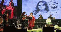 সাবিনা ইয়াসমিনকে সম্মাননা, গান গেয়ে ছড়ালেন মুগ্ধতা