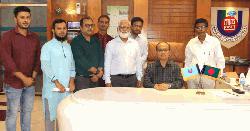 সাফল্যের এক বছর: বাউবি উপাচার্যকে কর্মকর্তা কর্মচারীদের অভিনন্দন