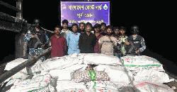 মিয়ানমারে খাদ্য সামগ্রী পাচারকালে কোস্টগার্ডের হাতে আটক ১০