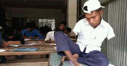 পা দিয়ে লেখা অদম্য কলেজ ছাত্রের ভাগ্যে জুটছে না এনআইডি 