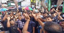 সোনাগাজীতে জেলা বিএনপির যুগ্ম আহ্বায়কের বিরুদ্ধে ছাত্রদল-যুবদলের একাংশের ঝাড়ু মিছিল