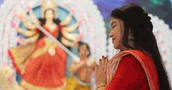 মণ্ডপে ত্রিনয়নী, ষষ্ঠীতে শুরু দুর্গোৎসব