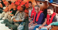 গাজামুখী জাহাজ থেকে আটক কর্মীদের ইসরায়েলে নিয়ে যাচ্ছে কমান্ডোরা