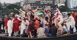 প্রতিমা বিসর্জনের মধ্য দিয়ে শেষ হচ্ছে শারদীয় দুর্গোৎসব