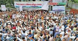 জাতীয় প্রেসক্লাবের সামনে এমপিওভুক্ত শিক্ষকদের অবস্থান