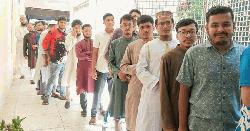 চাকসুতে ভোটগ্রহণ চলছে