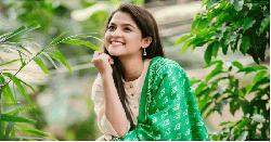 কাজ কমলেও প্রেমে সরব সাদিয়া আয়মান