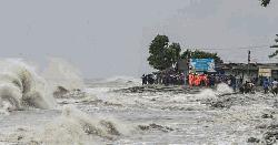 সাগরে ঘূর্ণিঝড় মন্থা, বাংলাদেশে কি প্রভাব পড়বে?