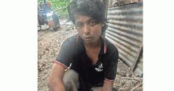 সাতক্ষীরার চাঁদাবাজ আল আমিনকে ধরে পুলিশে দিলো গ্রামবাসী  