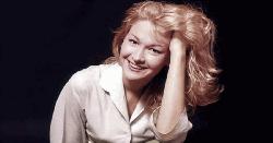 মারা গেলেন হলিউড অভিনেত্রী ডায়ান ল্যাড