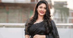 ফরাসি আমন্ত্রণ পেলেন পূজা