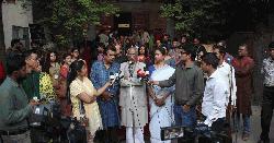 গানে গানে সরকারের কাছে সিদ্ধান্ত পুনর্বিবেচনার অনুরোধ ছায়ানটের 