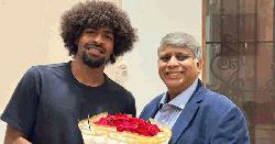 অবশেষে ঢাকায় পৌঁছেছেন হামজা