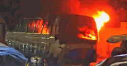 রাজধানীতে আবারও বাসে আগুন