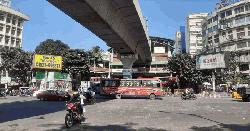 ঢাকার রাস্তায় বাস কম, যাত্রীও কম