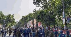 ধানমন্ডি ৩২-এ উত্তেজনা: লাঠিপেটা, সাউন্ড গ্রেনেড নিক্ষেপ