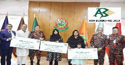 শহীদ ফায়ার ফাইটারদের পরিবারের পাশে বসুন্ধরা গ্রুপ