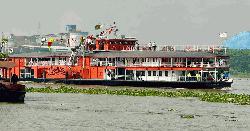 শতাধিক যাত্রীসহ বরিশালে পৌঁছালো ঐতিহ্যবাহী পি এস মাহসুদ