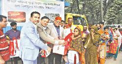 আগুনে ক্ষতিগ্রস্ত কড়াইল বস্তিবাসীর পাশে দেশবন্ধু গ্রুপ