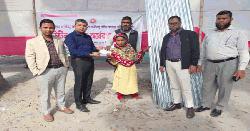 ডিমলায় বিভিন্ন দুর্যোগে ক্ষতিগ্রস্তদের মাঝে ঢেউটিন ও অর্থ প্রদান 