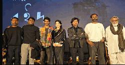 হাওয়া’র শরীর ছুঁয়ে আগুনে পোড়ানো গল্প