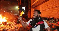 প্রথম আলো–ডেইলি স্টারে হামলা: কুড়াল হাতে উল্লাস করা যুবকসহ গ্রেপ্তার ১০