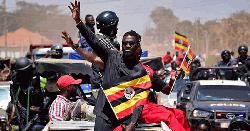 উগান্ডার নেতাকে হেলিকপ্টারে তুলে নিয়ে গেছে সেনাবাহিনী