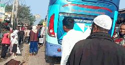 কুমিল্লায় বাসচাপায় শিশুসহ এক নারীর মৃত্যু