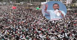 বরিশালে সমাবেশ মঞ্চে বক্তব্য দিচ্ছেন তারেক রহমান