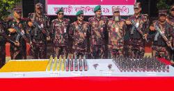 দিনাজপুর সীমান্তে বিজিবির অভিযানে বিদেশি অস্ত্র ও মাদক জব্দ
