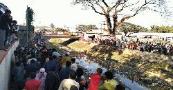 মোহনগঞ্জে ড্রেন থেকে অর্ধগলিত লাশ উদ্ধার